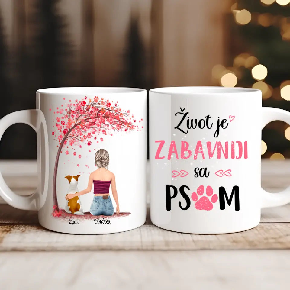 Devojka i pas roze drvo šoljica